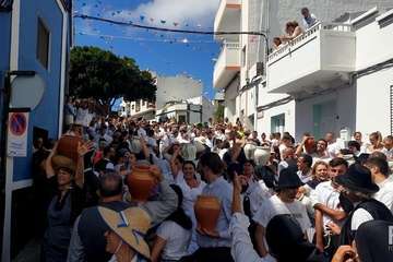 Unas 1.200 personas dan vida a una nueva edición de la Traída del Agua (Foto Francisco Javier Santana y TA)